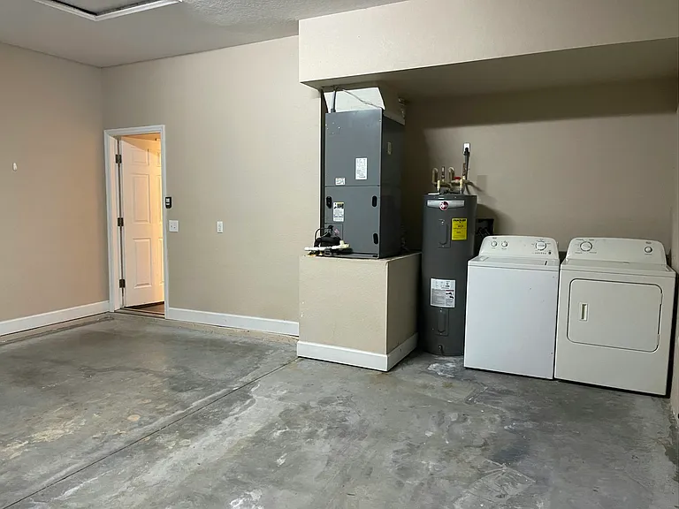 1451 Salisbury Dr — Photo 13