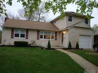1652 Chapin Ave, Merrick, NY 11566