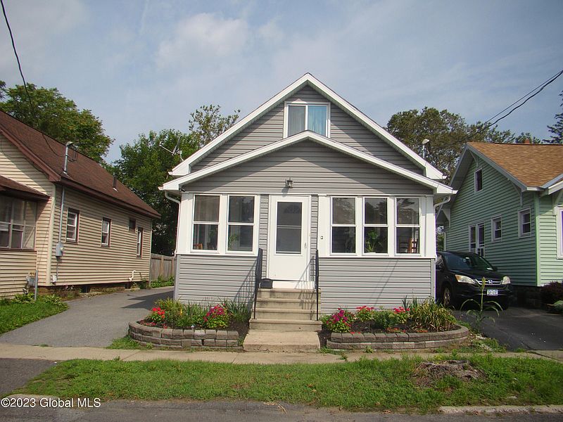 3rd image of 18 Myrtle Avenue