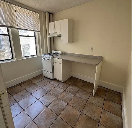 4th image of 11 Barrows St APT 3
