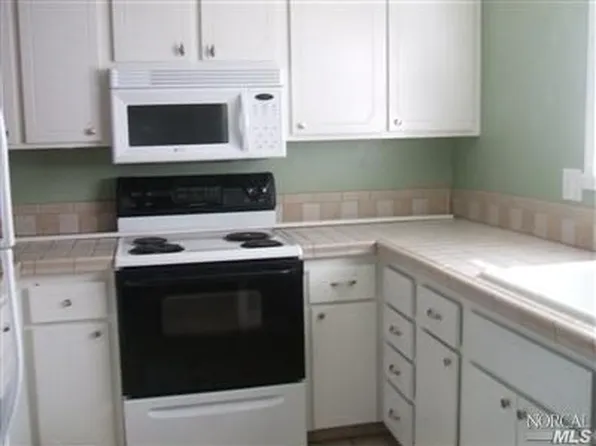 900 Southampton Rd APT 64, Benicia, CA 94510