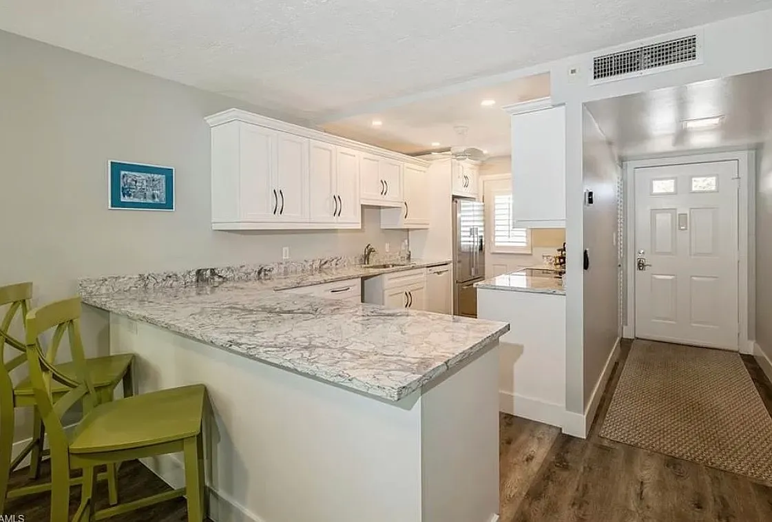 2 bed, 1020 sqft, $7,000 — Photo 2