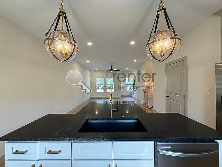 1072 Amelia Ct — Photo 8