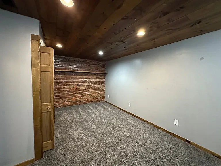 414 Wilson St — Photo 5