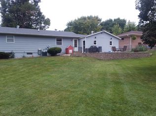 1700 Peninah St, Yankton, SD 57078