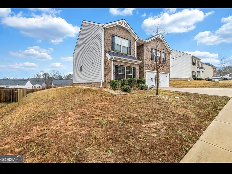 205 Twin Lakes Dr — Photo 2