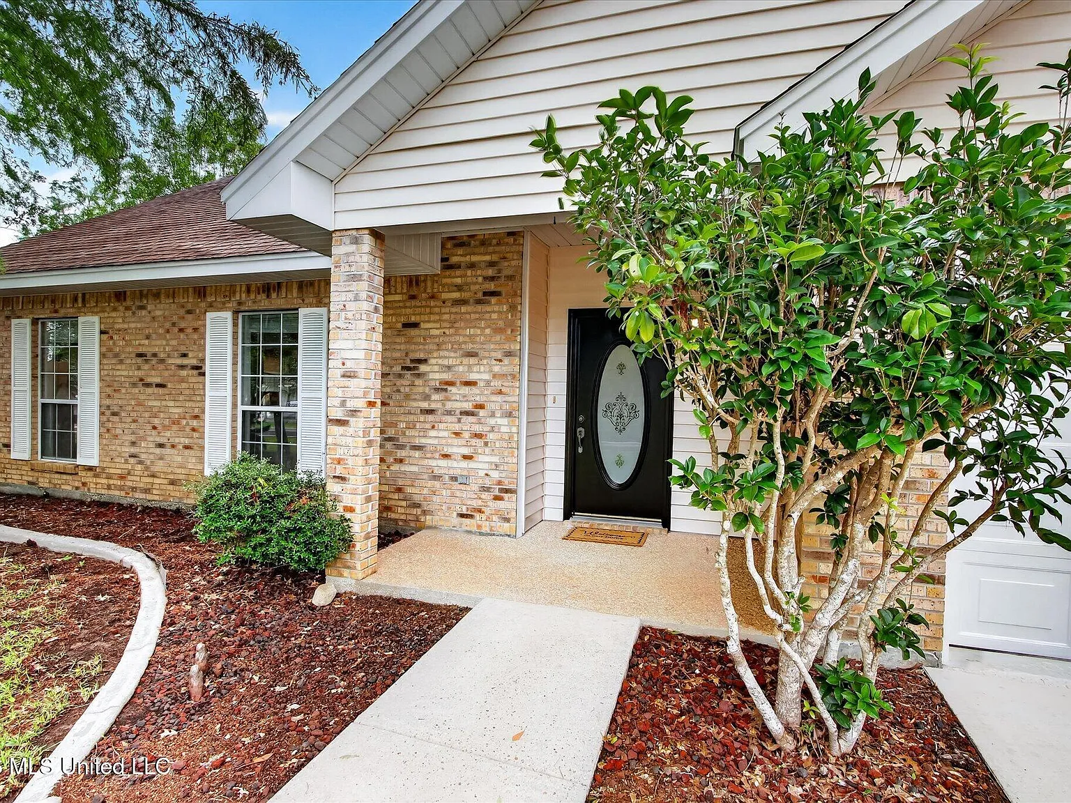 4 bed, 3.0 bath, 2350 sqft, $2,350 — Photo 3