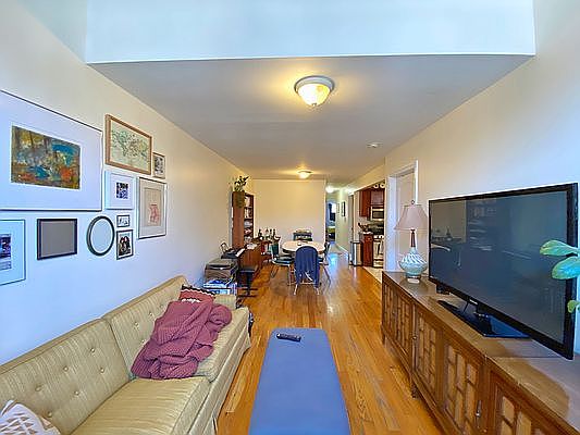 4th image of 348 Franklin Ave APT 2