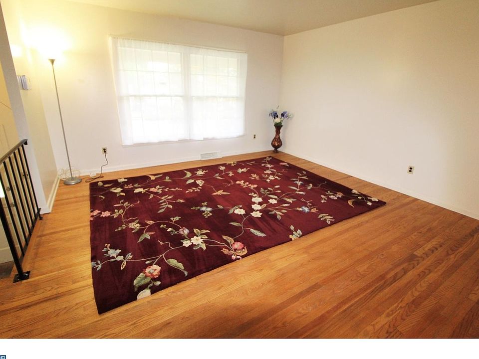 1st image of 387 Hobart Dr