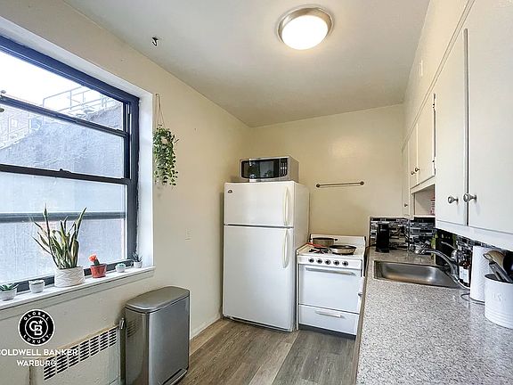 5th image of 279 1st Ave APT 3