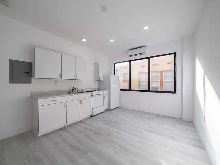 Studio $1,400/mo & 1/1 $1,600/mo, newly renovated in Miami! / Estudio $1,400/mes y 1/1 $1,600/mes... — Photo 13