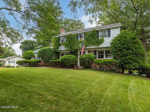 3rd image of 11 Beechwood Dr