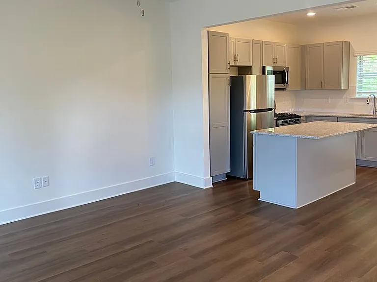 1241 Shades Ter — Photo 5