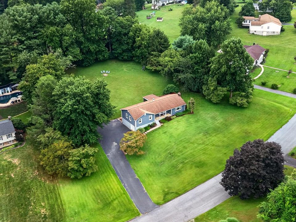 1st image of 2219 Larchmont Dr