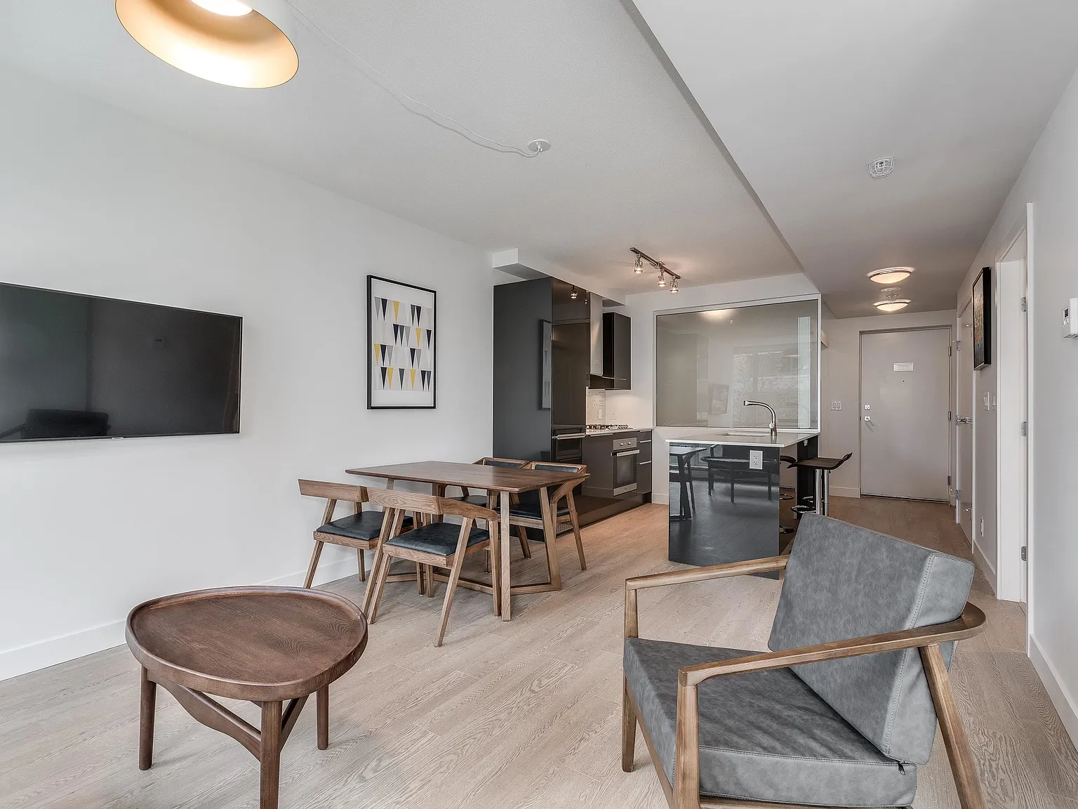 2 bed, 661 sqft, $3,600 — Photo 4