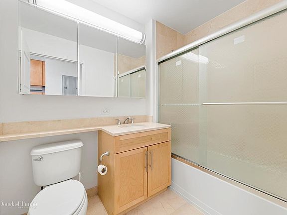 4th image of 4028 College Point Blvd APT 1509