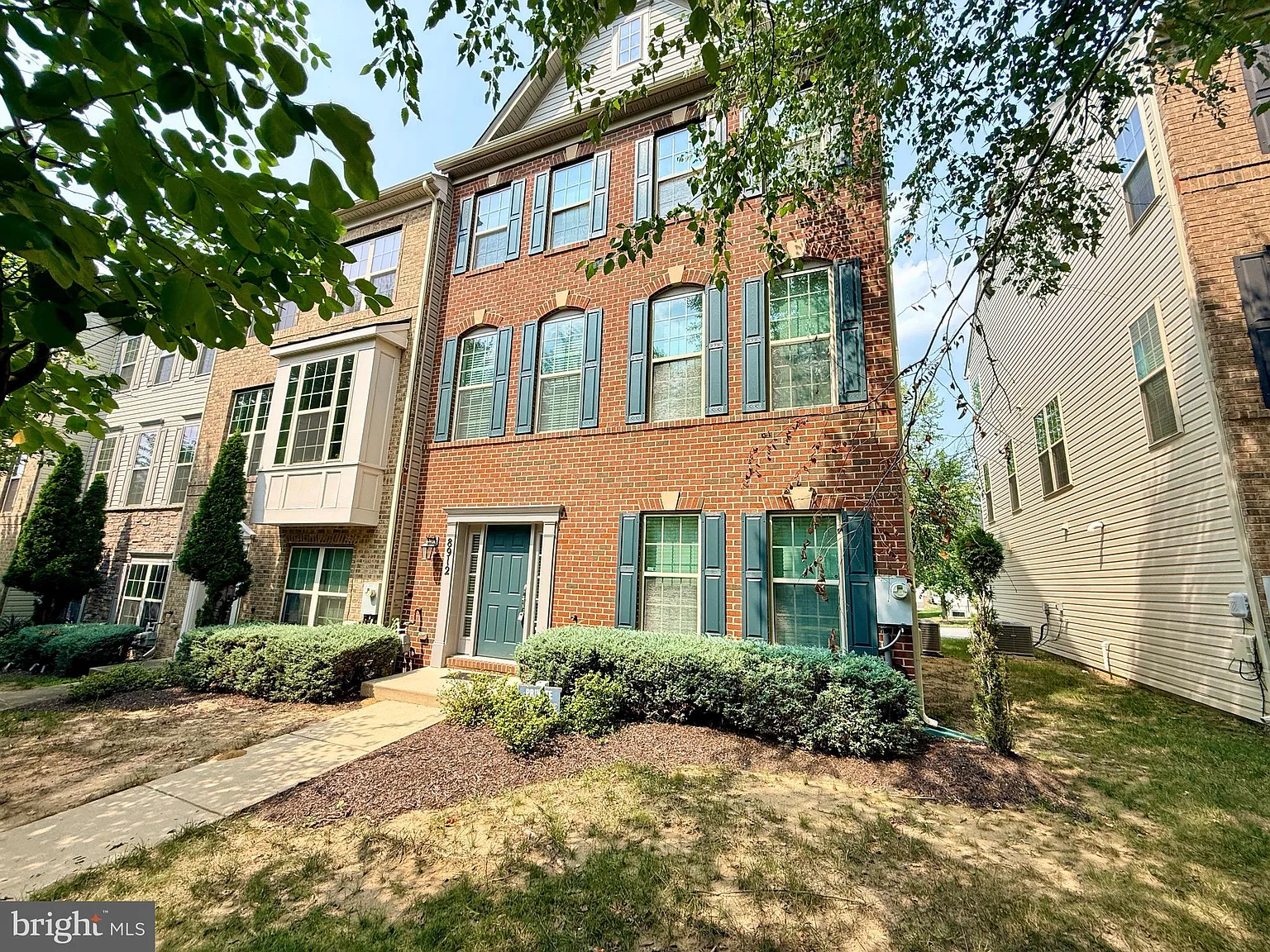 3 bed, 3.5 bath, 2880 sqft, $3,350 — Photo 2