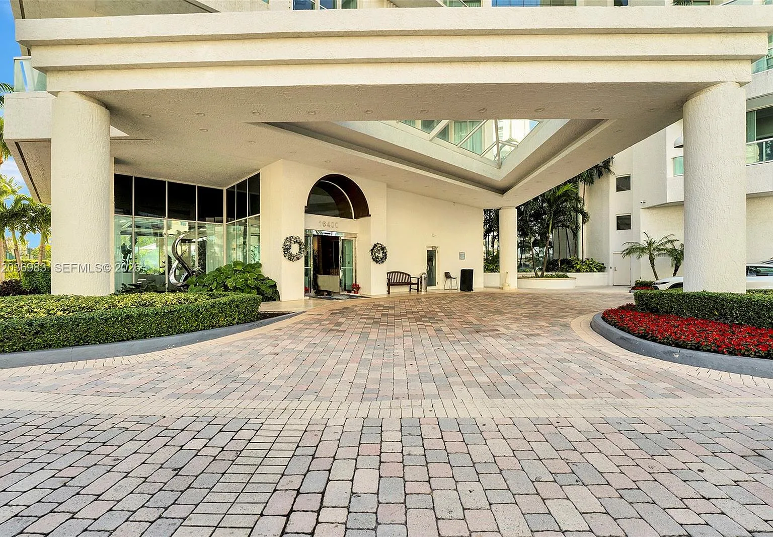 Oceania Iv Condo — Photo 3