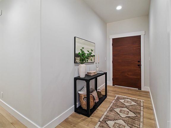 4th image of 1406 Cardon Ct