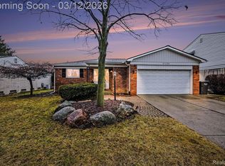 31429 Edgeworth Dr, Madison Heights, MI 48071