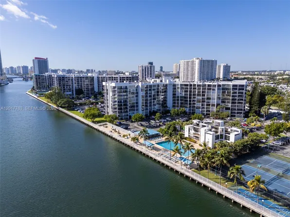 800 Parkview Dr, Hallandale, FL