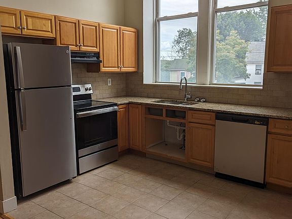 3rd image of 300 Elmira St #4