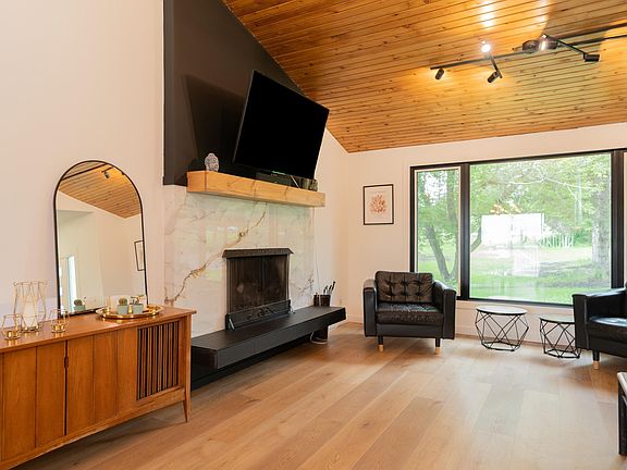4th image of 26328 Meadowview Dr #21