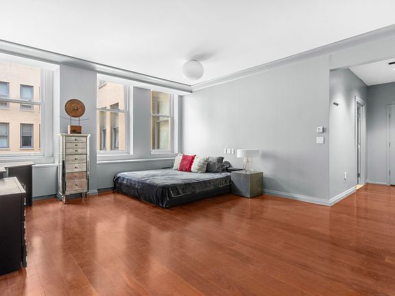 2nd image of 55 Wall St APT 827
