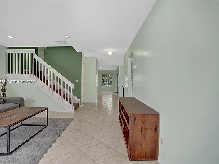 1726 SW 110th Ter — Photo 2