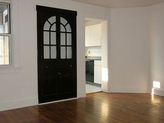3rd image of 1866 Jancey St