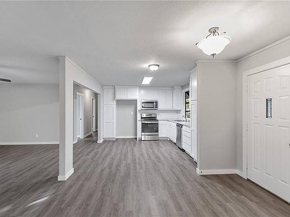 4th image of 17 Cobb Cir