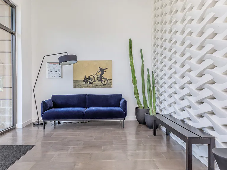 Hendrix Apartments — Photo 36
