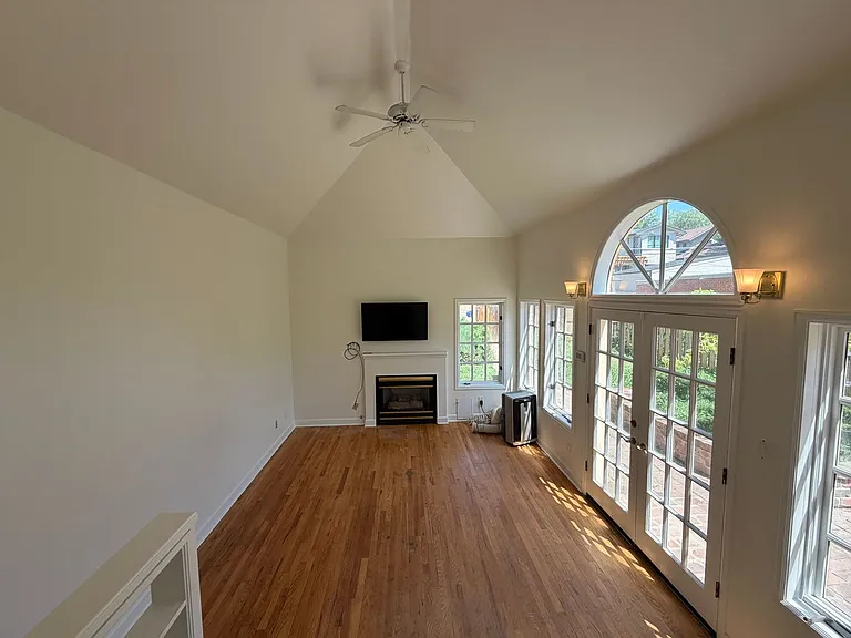 340 S Franklin St — Photo 13