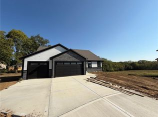 1349 N Holland Dr, Independence, MO 64056