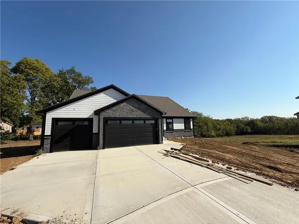 1349 N Holland Dr, Independence, MO 64056