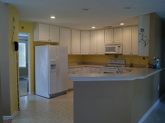 3rd image of 128 Ash Hill Lndg