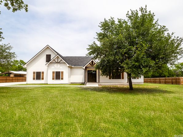 177 E Short Meadow Dr, Lytle, TX 78052