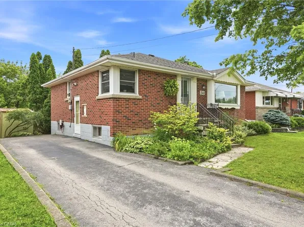 241 E 44th St, Hamilton, ON L8T 3H7
