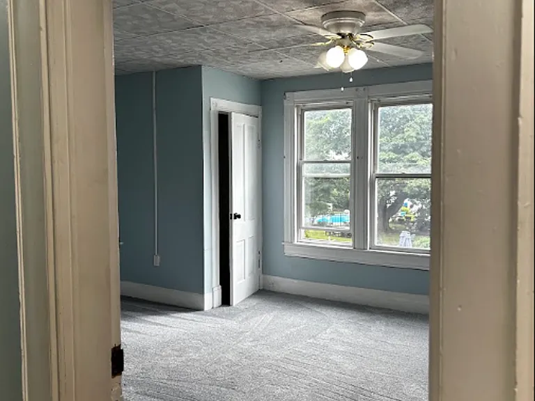 1638 Sanderson Ave — Photo 29