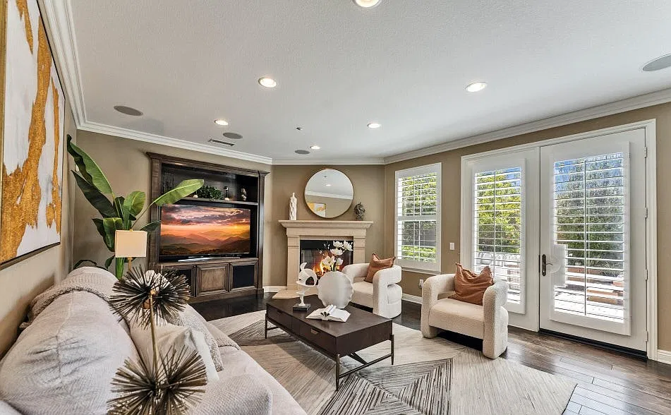 5 bed, 5.5 bath, 4461 sqft, $7,500 — Photo 3