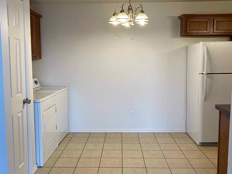 Stonebrook Apartments — Photo 22