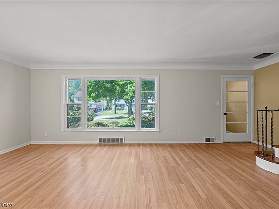 5th image of 2127 Lyndway Rd