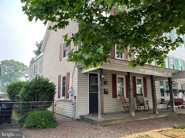89 E Main St, Womelsdorf, PA 19567