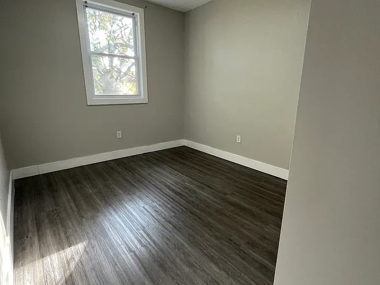494 S 18th St #4L — Photo 3
