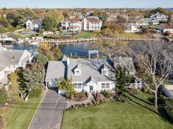 231 Eaton Lane, West Islip, NY 11795