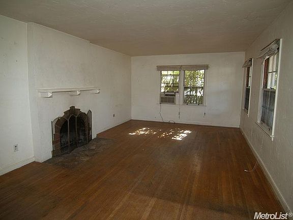 3rd image of 325 California Ave