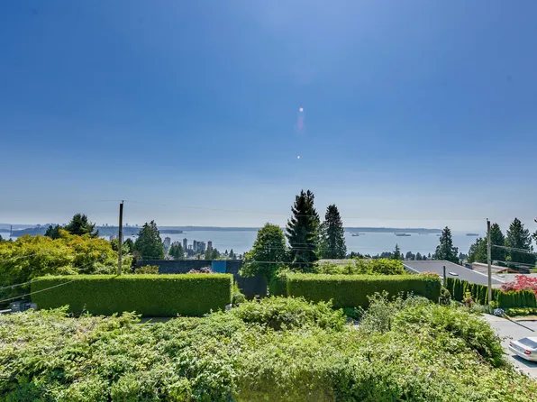 2365 Queens Ave, West Vancouver, BC V7V 2Y7