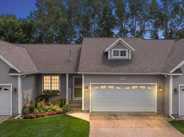 11382 E Lake Dr, Holland, MI 49424
