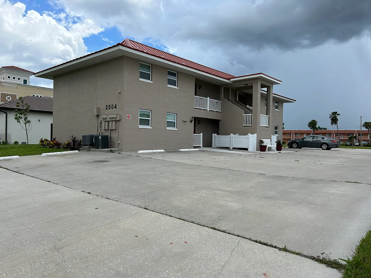 private parking lot - 2504 Magdalina Dr #B