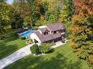 30 Red Fox Ln, Orchard Park, NY 14127